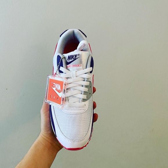 BRAND NEW NIKE AIR MAX PURPLE PINK SIZE 8.5 WOMENS - Picture 3 of 5